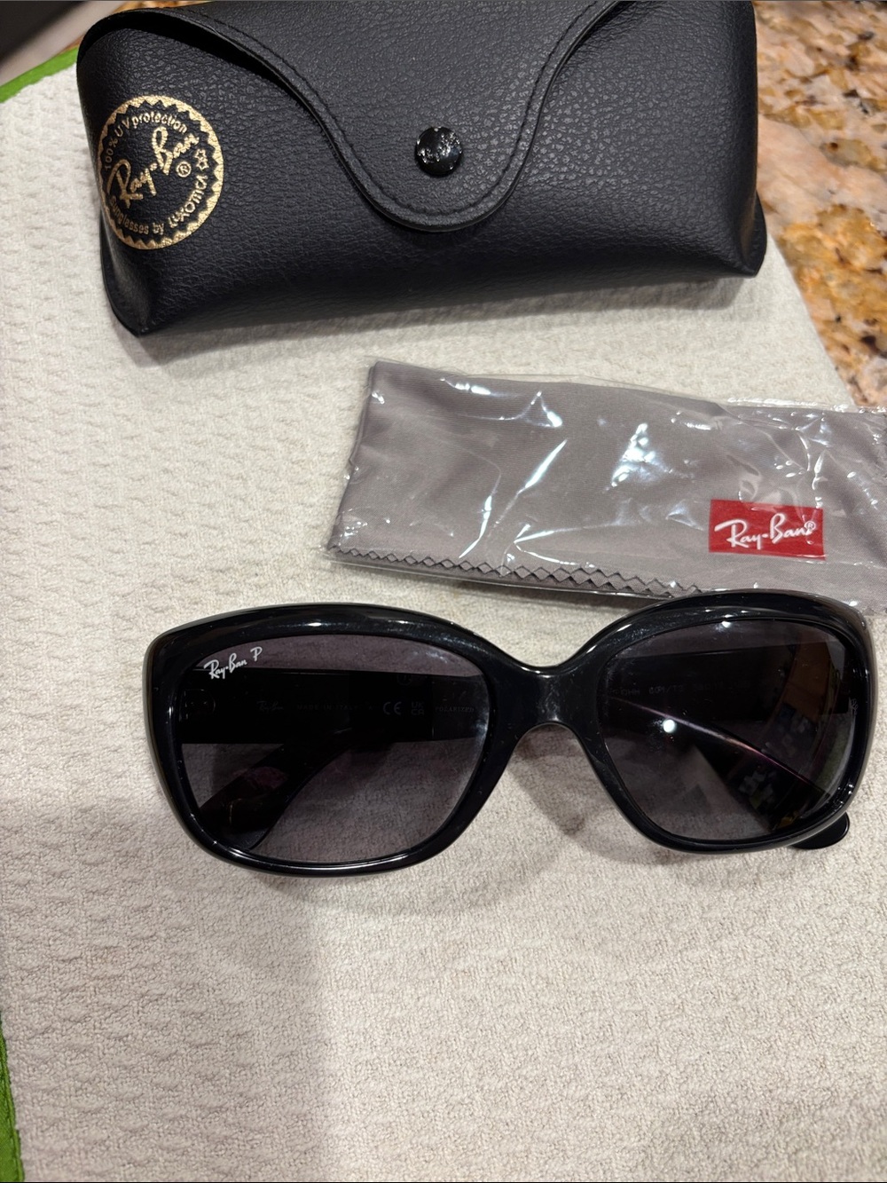 Ray-Ban sunglasses - Picture 3 of 5